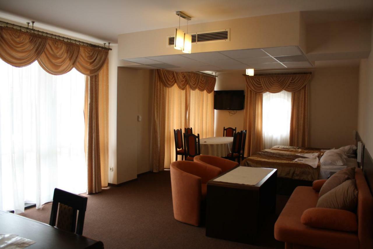 Hotel Pinocy Ledziny Luaran gambar