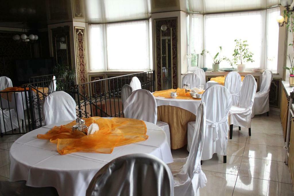 Hotel Pinocy Ledziny Luaran gambar